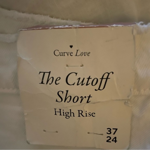 NWT ABERCROME & FITCH Curve Love White High Rise Cutoff Denim Mom Shorts Size 24 - Picture 6 of 6